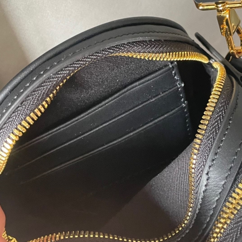 Bv*b*rry round bags
